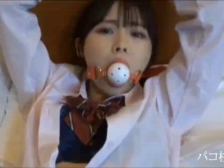颜值小姐姐，私底下也是很放荡不羁